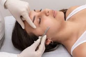Can You Safely Dermaplane While Using Retinol? Can You Safely Dermaplane While Using Retinol?