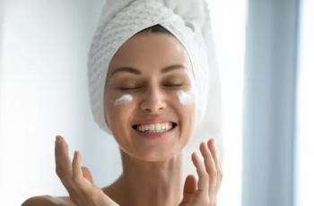 Skin Care and Mental Health: Breaking the Cycle of Anxiety and Insecurity Skin Care and Mental Health: Breaking the Cycle of Anxiety and Insecurity