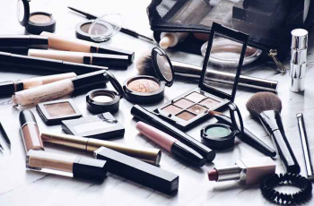 Does Makeup Expire? How to Know When It’s Time to Toss