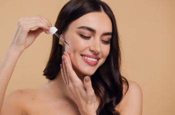 Hyaluronic Acid Before or After Vitamin C? The Right Order Explained Hyaluronic Acid Before or After Vitamin C? The Right Order Explained