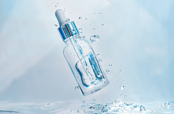 Hyaluronic Acid vs Niacinamide: Benefits, Uses, and Best Practices